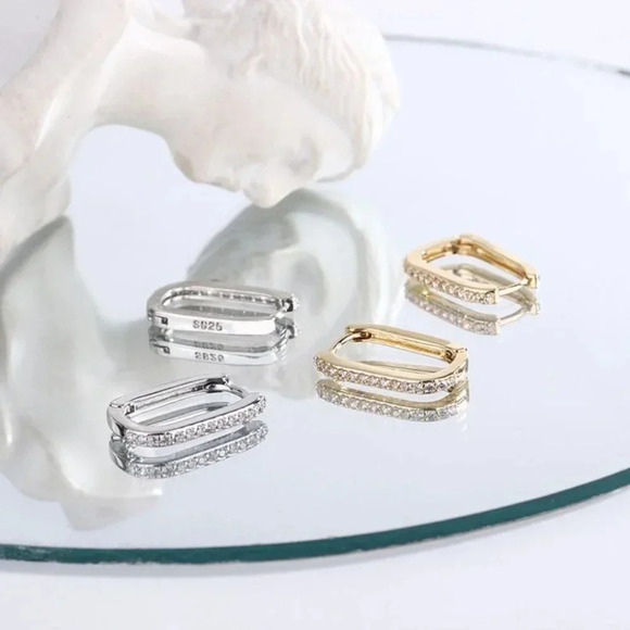 925 Sterling Silver Diamond CZ Huggie Oval Hoop Earrings Minimalist Small Hoops - Picture 1 of 5